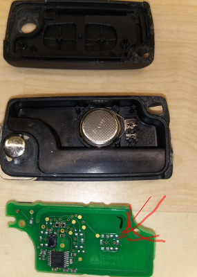 2 Tasten Schlüssel mit Chip.JPG (294.02 KiB) 4138 mal betrachtet 2 Tasten Schlüssel mit Chip.JPG