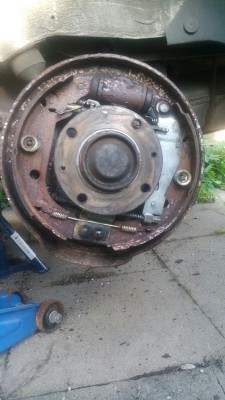 Bremse_h_li.jpeg (221.12 KiB) 9447 mal betrachtet Bremse_h_li.jpeg