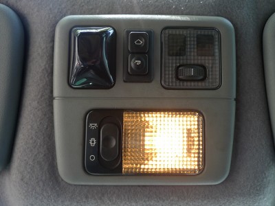 2012-09-25 002 Peugeot 306 - Innenraumleuchte_a.jpg (228.29 KiB) 1545 mal betrachtet 2012-09-25 002 Peugeot 306 - Innenraumleuchte_a.jpg