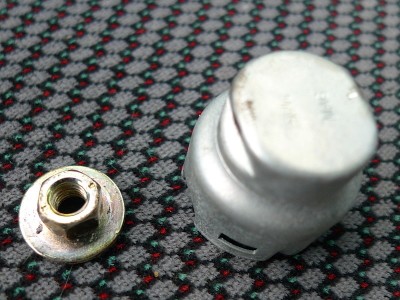 2012-09-26 002 Peugeot 306 - Dachantenne - Schraube und Abdeckkappe_a.jpg (178.62 KiB) 1479 mal betrachtet 2012-09-26 002 Peugeot 306 - Dachantenne - Schraube und Abdeckkappe_a.jpg