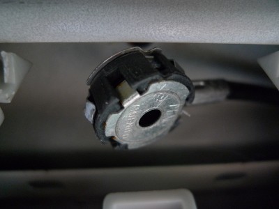 2012-09-26 001 Peugeot 306 - Dachantenne - Innenteil_a.jpg (174.3 KiB) 1479 mal betrachtet 2012-09-26 001 Peugeot 306 - Dachantenne - Innenteil_a.jpg