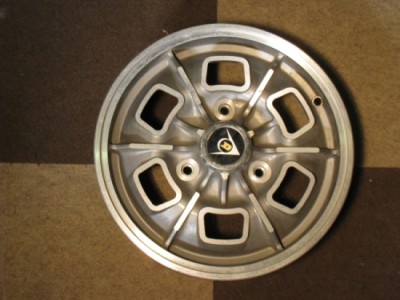 Felge1_vorne.JPG (183.5 KiB) 817 mal betrachtet Felge1_vorne.JPG