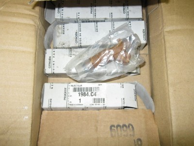 Einspritzdüsen.JPG (128.43 KiB) 1979 mal betrachtet Einspritzdüsen.JPG